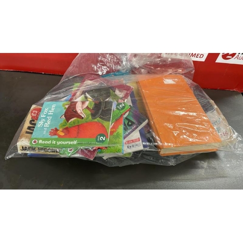 7572 - BAG OF BOOKS