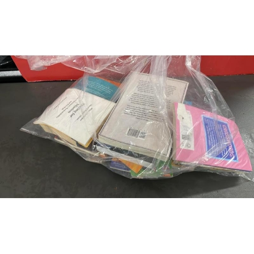 7572 - BAG OF BOOKS