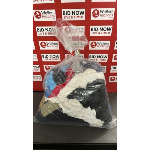 7577 - BAG OF T-SHIRTS