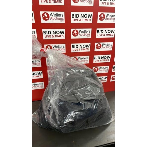 7579 - BAG OF SPORTSWEAR