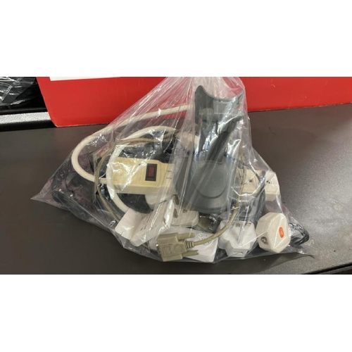 7585 - BAG OF MIXED ELETRONICS INC. ADAPTER, EXTENSION