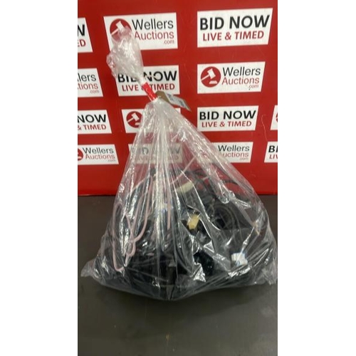 7586 - BAG OF CABLES AND LAPTOP CHARGER