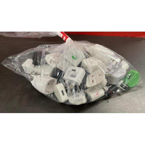 7592 - BAG OF ADAPTERS