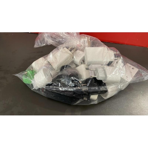 7592 - BAG OF ADAPTERS