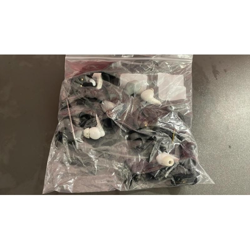 7595 - BAG OF SINGLE EARBUDS X33