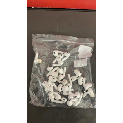 7596 - BAG OF SINGLE EARBUDS X23