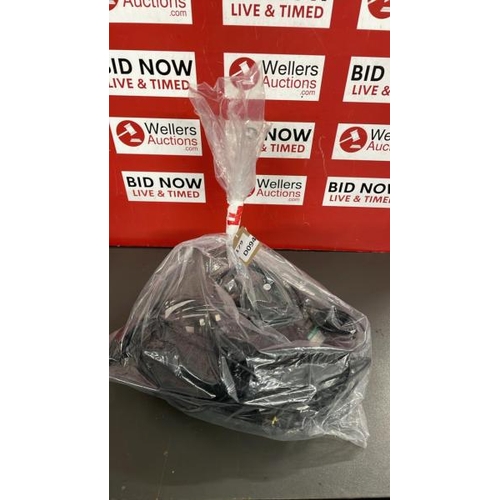 7601 - BAG OF LAPTOP CHARGER