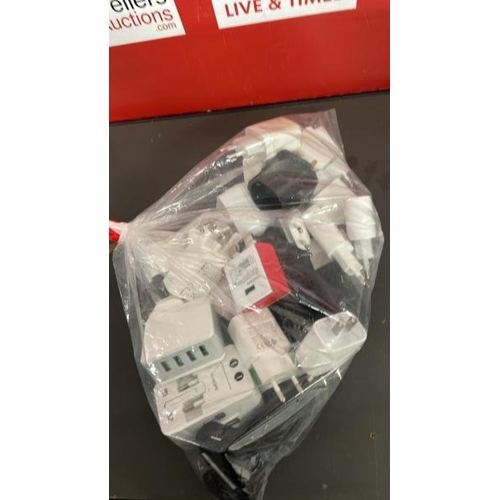 7608 - BAG OF ADAPTERS