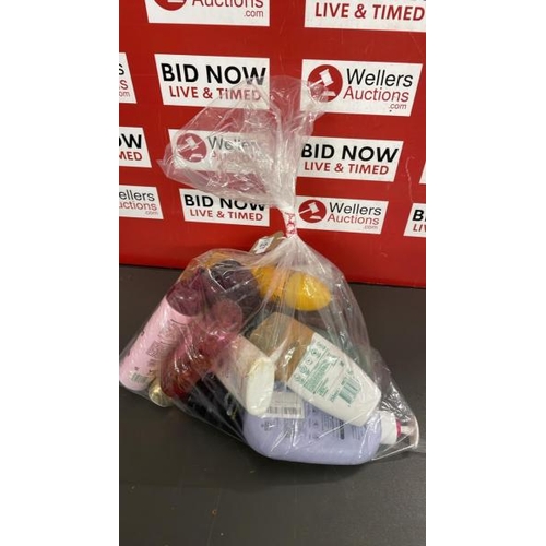 7619 - BAG OF COSMETICS