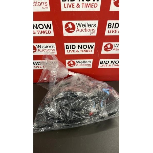 7621 - BAG OF BRAND GLOVES