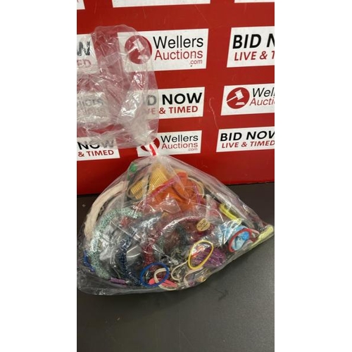 7622 - BAG OF HAIR ACCESSORIES