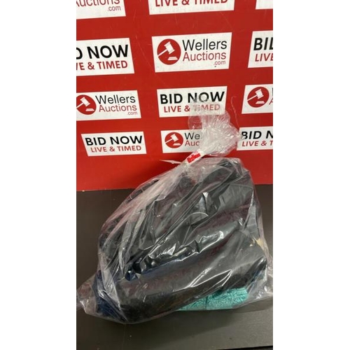 7637 - BAG OF UMBRELLAS