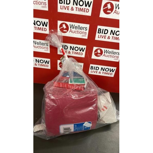 7638 - BAG OF HIGYENE ITEMS