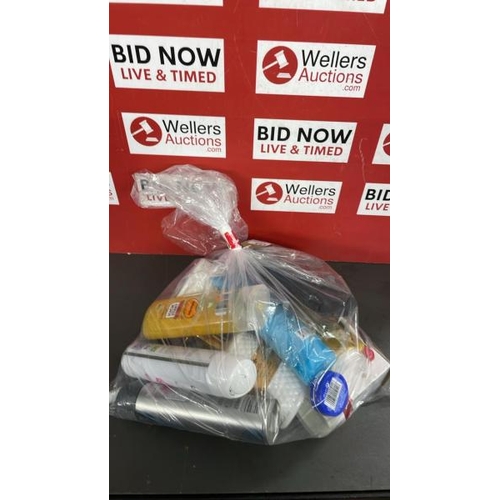 7664 - BAG OF COSMETICS