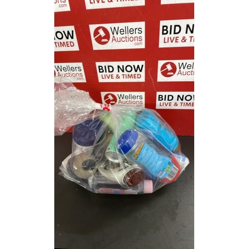 7672 - BAG OF COSMETICS