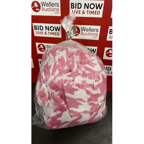 7675 - BAG OF BRAND NEW PYJAMAS