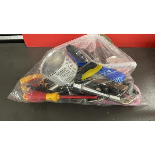 Lot 7695      