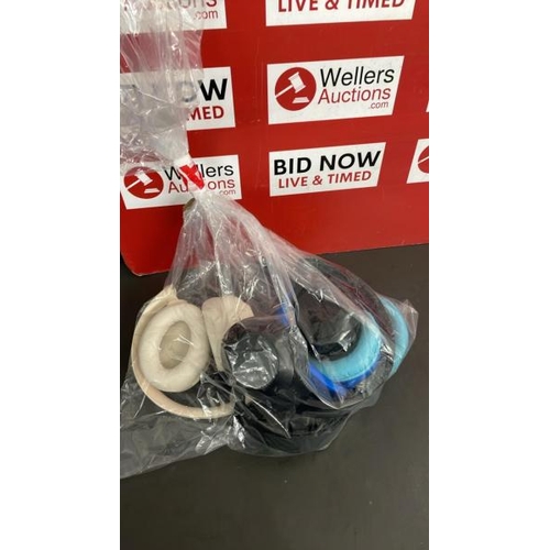 7733 - BAG OF HEAPHONES