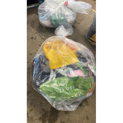 7758 - BAG OF SHOOPING BAGS