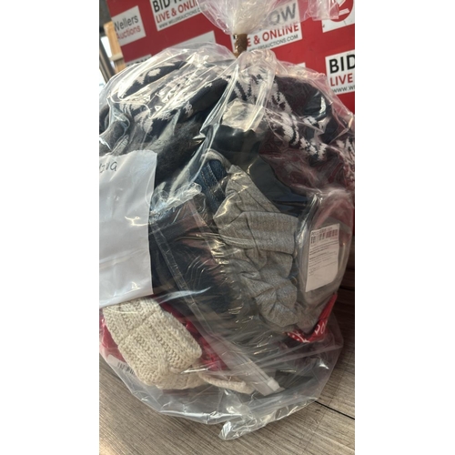 9120 - BAG OF GENTS NEW CLOTHING / G68-G76