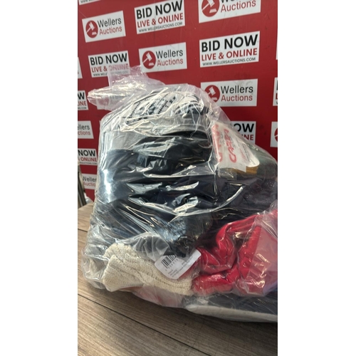 9120 - BAG OF GENTS NEW CLOTHING / G68-G76