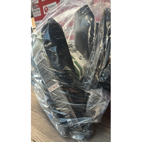 9122 - BAG OF KITCHEN AND HOUSEHOLD ITEMS  / G68-G76