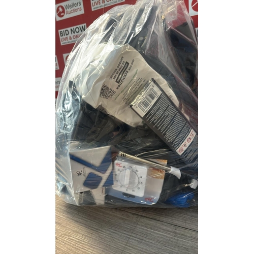 9122 - BAG OF KITCHEN AND HOUSEHOLD ITEMS  / G68-G76