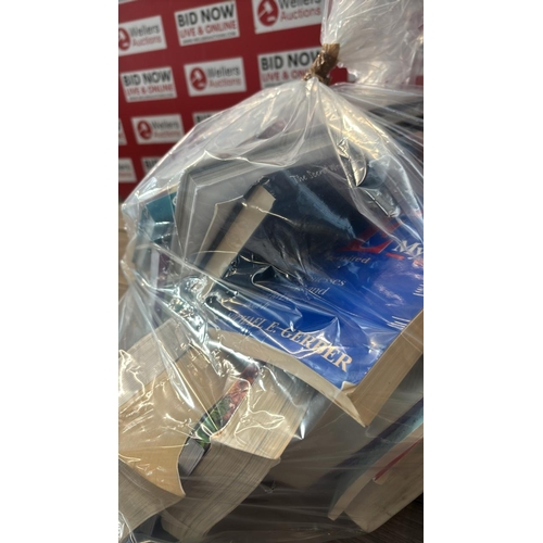 9124 - BAG OF BOOKS / G68-G76