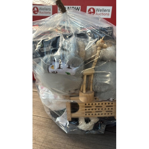 9125 - BAG OF TOYS AND GAMES / G68-G76