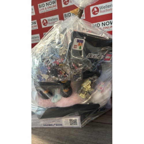 9125 - BAG OF TOYS AND GAMES / G68-G76