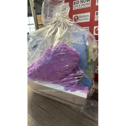 9128 - BAG OF ARTS AND CRAFTS ITEMS / G68-G76