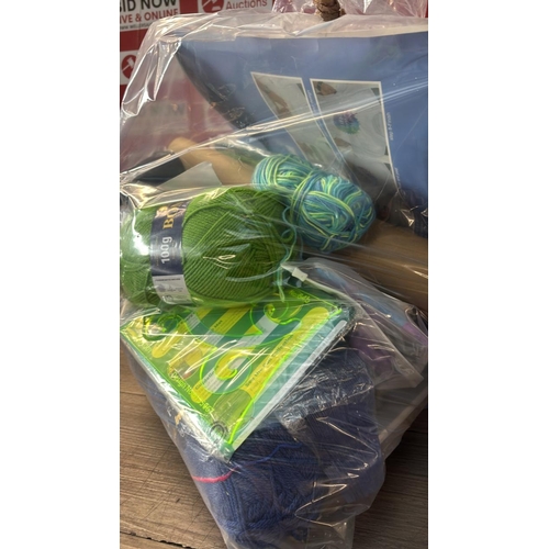 9128 - BAG OF ARTS AND CRAFTS ITEMS / G68-G76