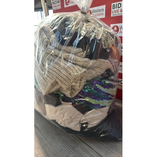9133 - BAG OF LADIES USED CLOTHING / G68-G76