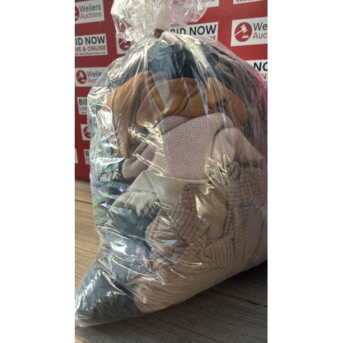 9133 - BAG OF LADIES USED CLOTHING / G68-G76