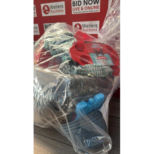 9140 - BAG OF KITCHEN AND HOUSEHOLD ITEMS  / CW