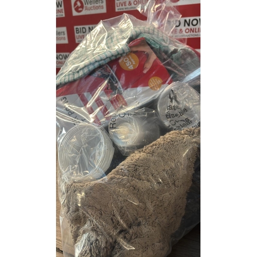 9140 - BAG OF KITCHEN AND HOUSEHOLD ITEMS  / CW