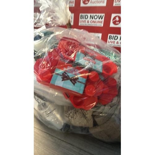 9140 - BAG OF KITCHEN AND HOUSEHOLD ITEMS  / CW