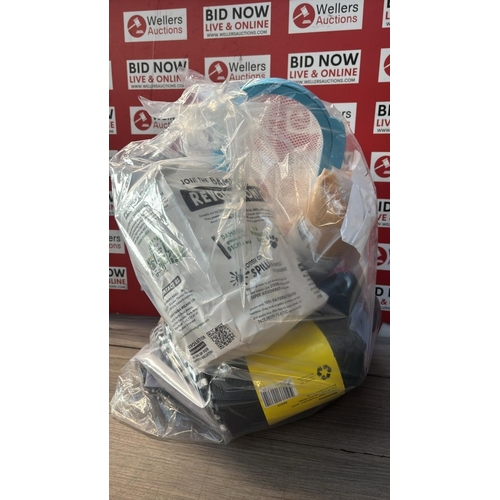 9144 - BAG OF KITCHEN AND HOUSEHOLD ITEMS  / CW