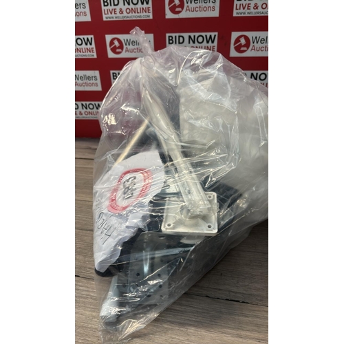 9152 - BAG OF HARDWARE / CW