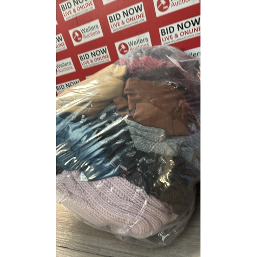 9154 - BAG OF LADIES PRE-OWNED CLOTHING / CW