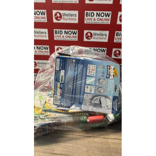 9163 - BAG OF ARTS AND CRAFTS ITEMS / CW