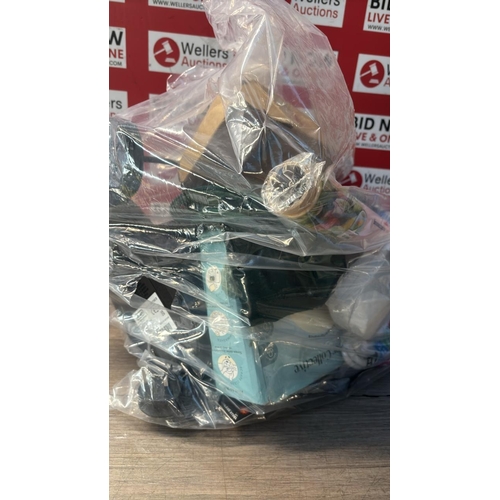 9164 - BAG OF KITCHEN AND HOUSEHOLD ITEMS  / CW