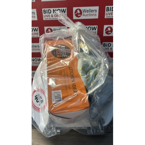 9166 - BAG OF KITCHEN AND HOUSEHOLD ITEMS  / CW