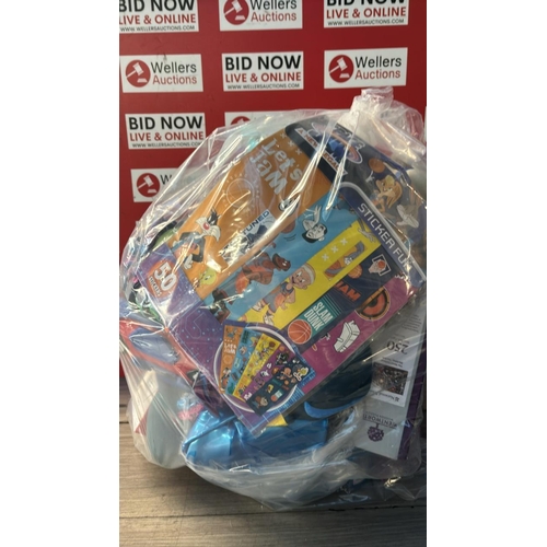 9170 - BAG OF TOYS AND GAMES / CW