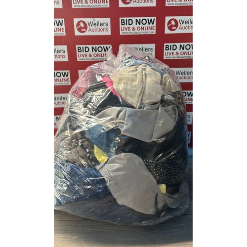 9172 - BAG OF LADIES PRE-OWNED CLOTHING / CW