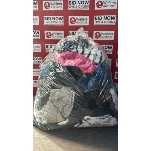 9172 - BAG OF LADIES PRE-OWNED CLOTHING / CW