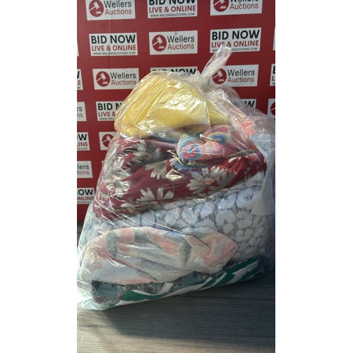 9174 - BAG OF BEDDING AND LINEN / CW