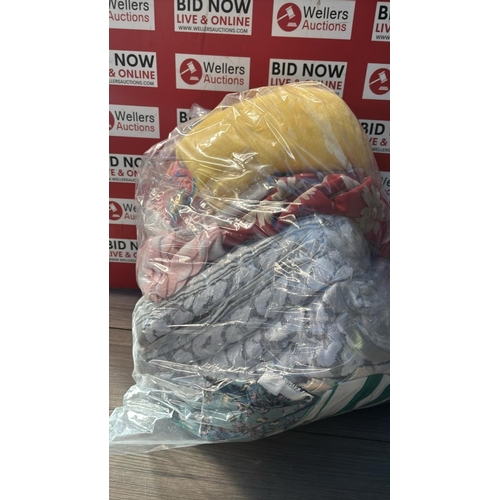 9174 - BAG OF BEDDING AND LINEN / CW