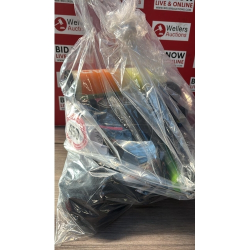 9176 - BAG OF SPORTS RELATED ITEMS / CW