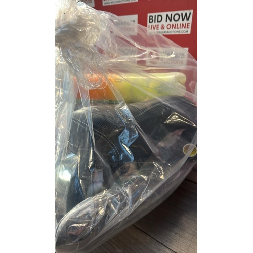 9176 - BAG OF SPORTS RELATED ITEMS / CW